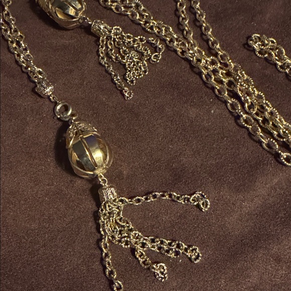 AVON Tassel wrap around/knot necklace ๐โโฌ 36โ long Chain 3.5โ tassels - Picture 6 of 6